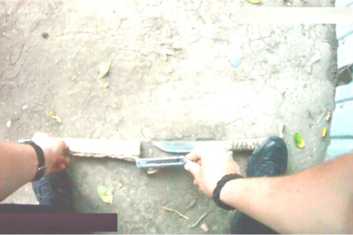 Местные жители Николаева задержали мужчину, который бросался с ножом на людей