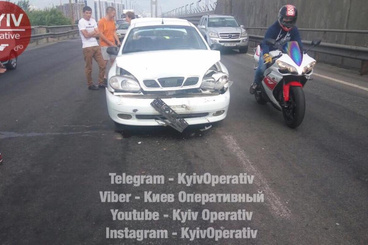 В Киеве произошло ДТП: водителю стало плохо за рулем В Киеве произошло ДТП: водителю стало плохо за рулем