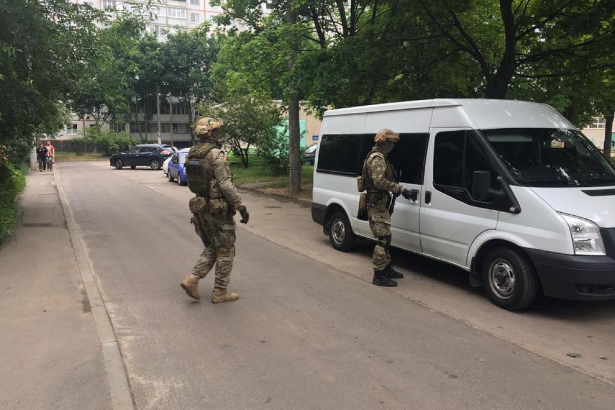 В Харькове проходят массовые обыски и изъятие машин с литовскими номерами В Харькове проходят массовые обыски и изъятие машин с литовскими номерами