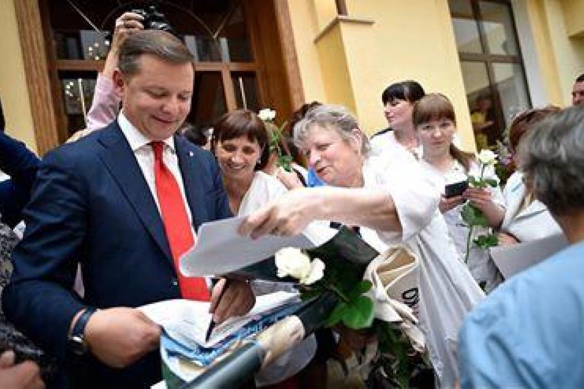 "Пенсионеры, инвалиды и сироты не должны умирать, если у них нет денег на лечение", - Ляшко о медреформе