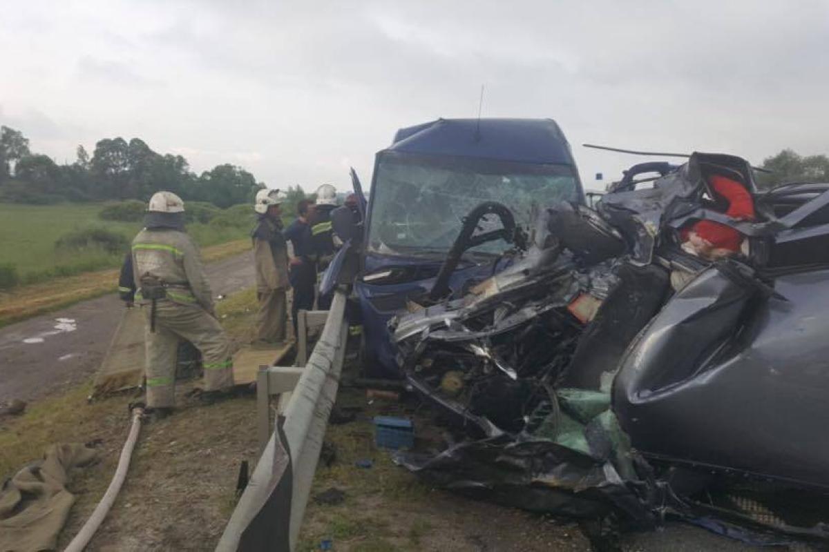 Страшное ДТП в Львовской области: трое погибших и 12 травмированы Страшное ДТП в Львовской области: трое погибших и 12 травмированы