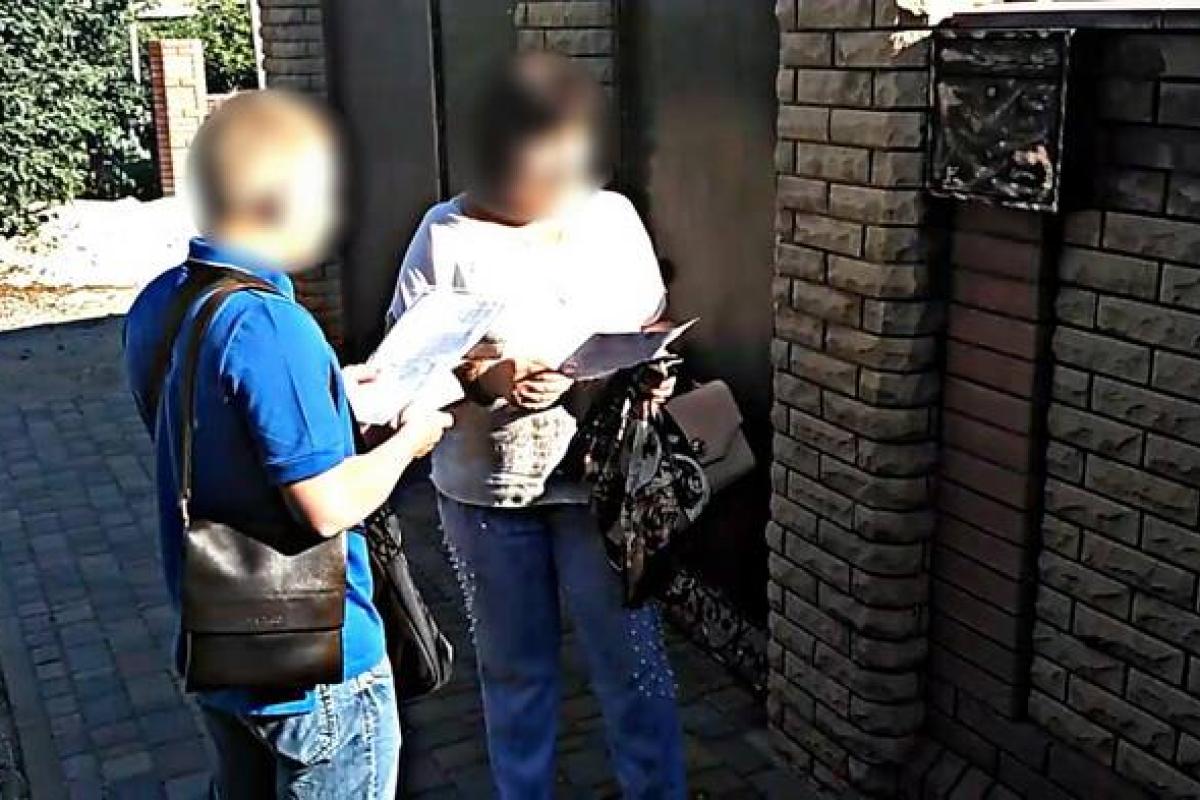 Женщина-медик из Константиновки передавала информацию о ВСУ своему мужу - боевику "ДНР" Женщина-медик из Константиновки передавала информацию о ВСУ своему мужу - боевику "ДНР"