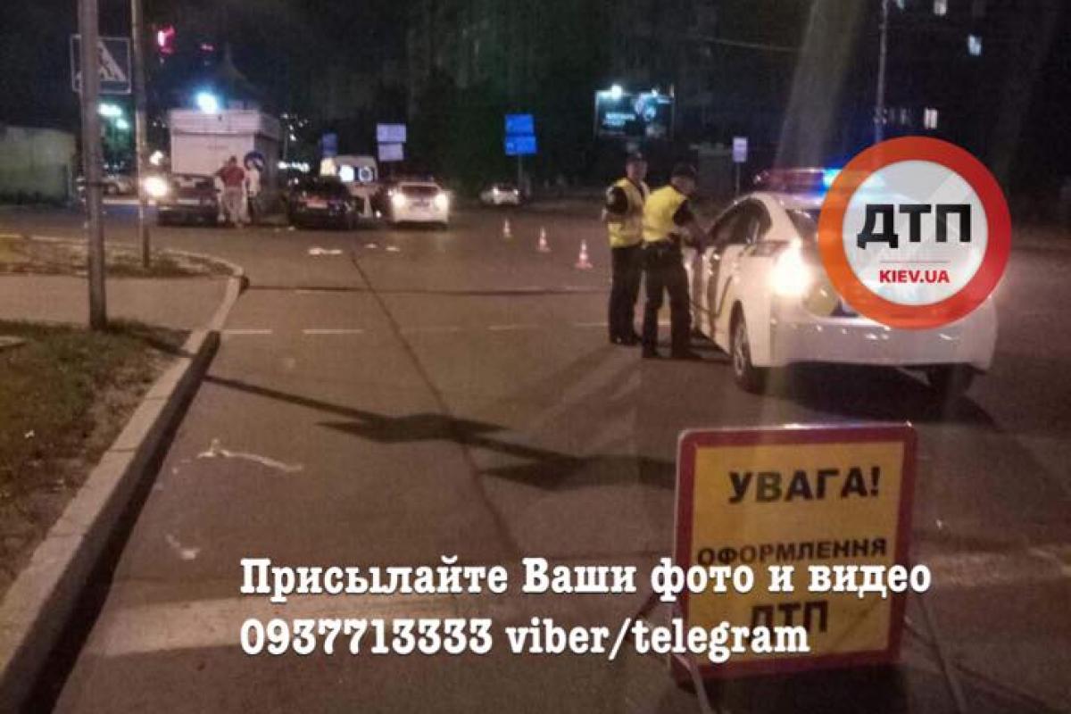 В Киеве на пешеходном переходе насмерть сбили человека: тело отбросило на 20 метров В Киеве на пешеходном переходе насмерть сбили человека: тело отбросило на 20 метров