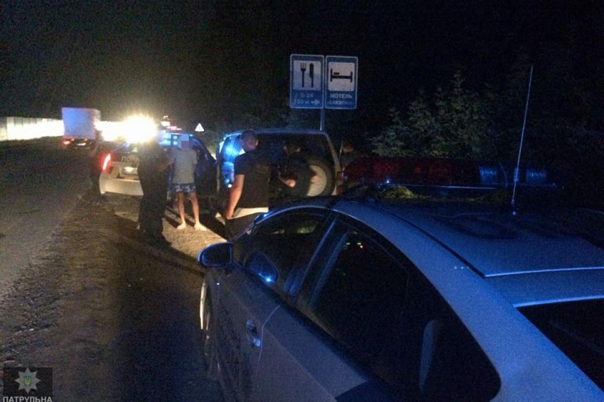 В Харькове водитель совершил наезд на пешеходов и скрылся с места аварии В Харькове водитель совершил наезд на пешеходов и скрылся с места аварии