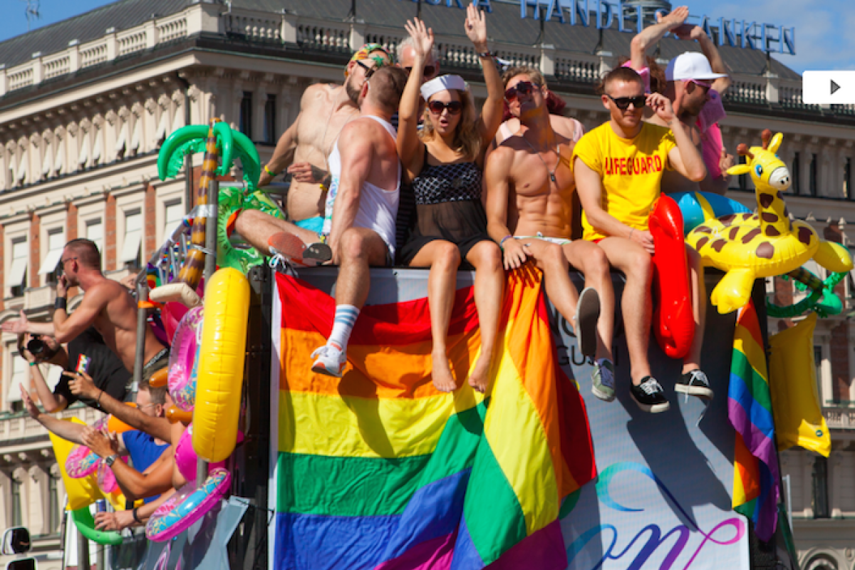 В России всем туристам рекомендуют сделать прививки из-за гей-парадов в Европе В России всем туристам рекомендуют сделать прививки из-за гей-парадов в Европе