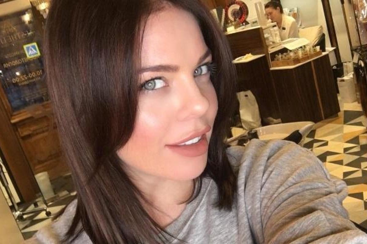 Певица Анастасия Стоцкая показала поклонникам новорожденную дочь Певица Анастасия Стоцкая показала поклонникам новорожденную дочь