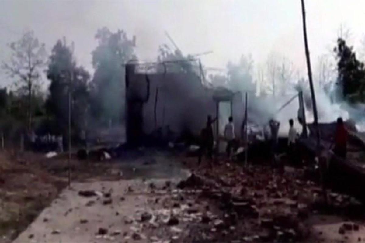 Смертельный салют: В Индии взрыв на фабрике фейерверков убил 25 человек