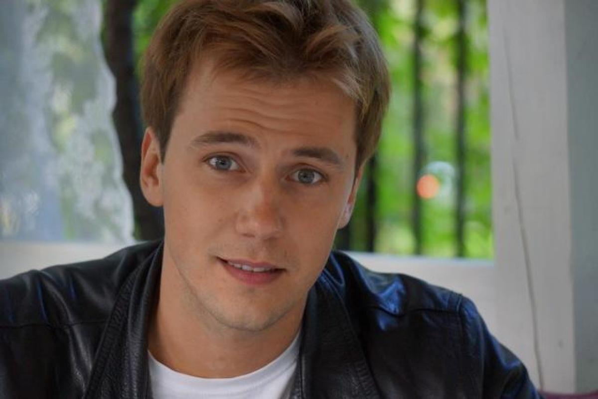 Актер Иван Жидков поразил полуобнаженным фото своих поклонников