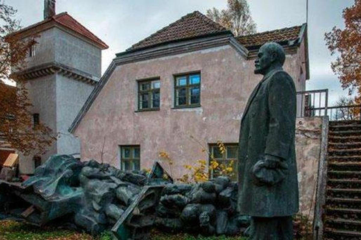 В Польше снесут 500 коммунистических памятников В Польше снесут 500 коммунистических памятников