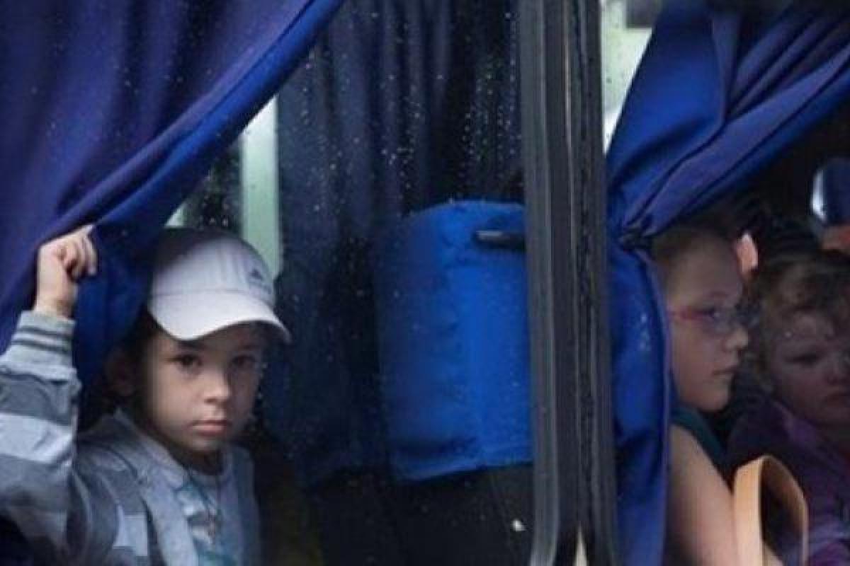 Из пгт Донецкий Луганской области эвакуируют детей