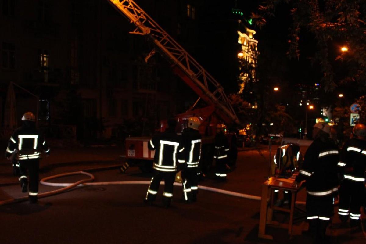 В Киеве в результате пожара погиб мужчина, еще пять человек эвакуированы В Киеве в результате пожара погиб мужчина, еще пять человек эвакуированы