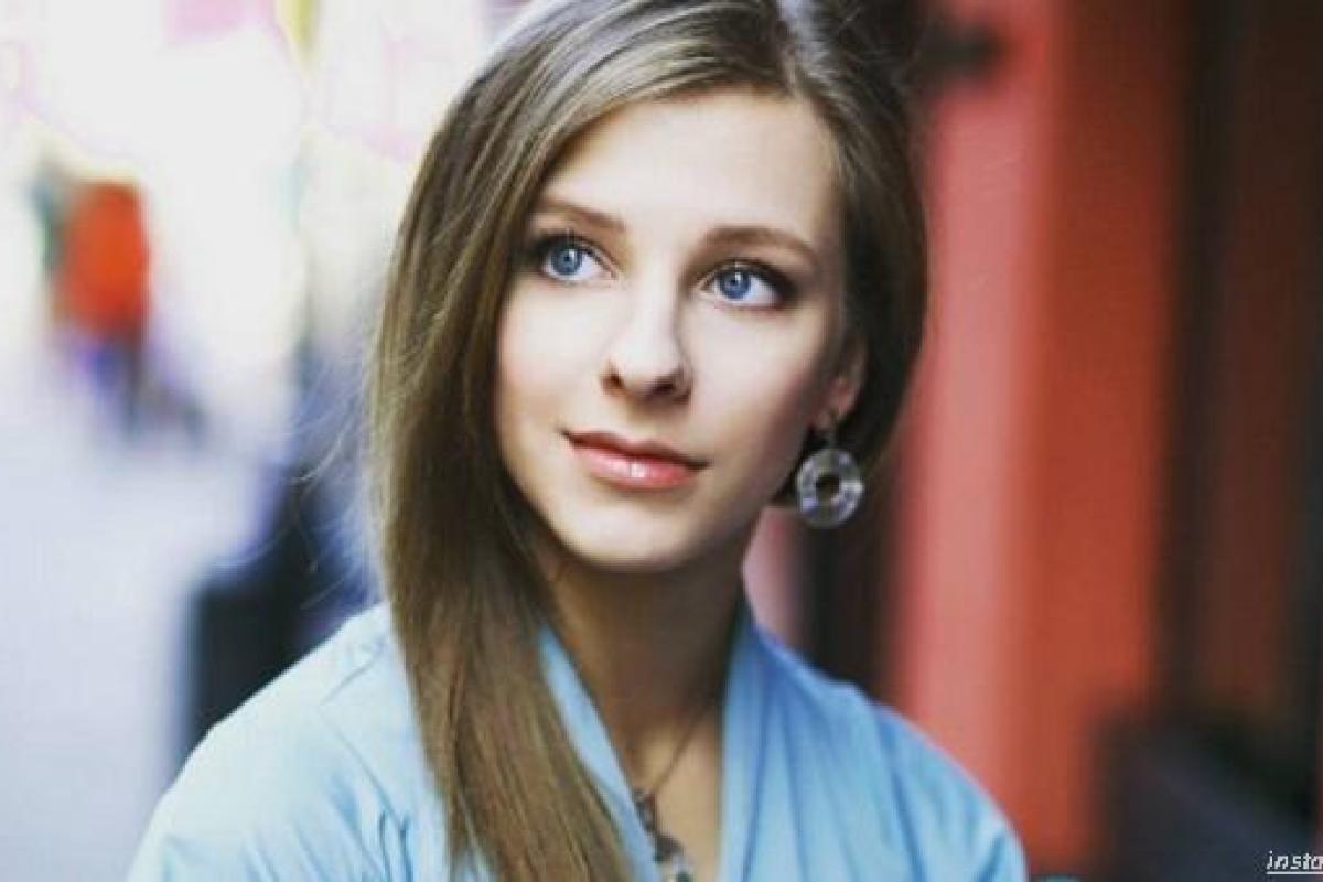 Актриса Лиза Арзамасова предстала в необычном образе брюнетки Актриса Лиза Арзамасова предстала в необычном образе брюнетки