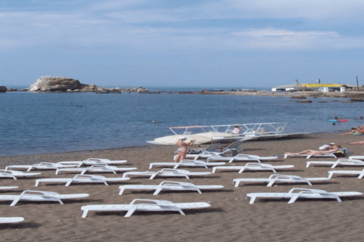 Пляжи аннексированного Крыма "скучают" без отдыхающих
