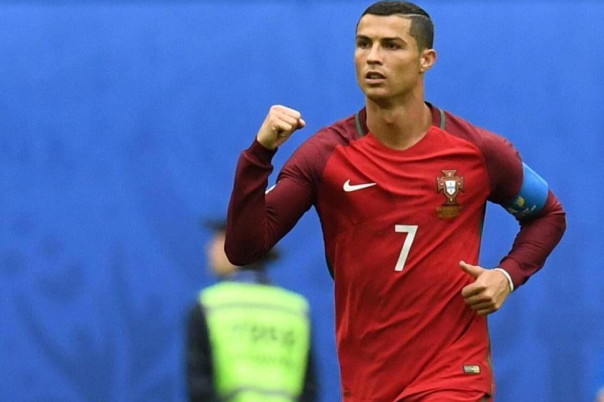 Роналду стал многодетным отцом: суррогатная мать родила футболисту близнецов Роналду стал многодетным отцом: суррогатная мать родила футболисту близнецов