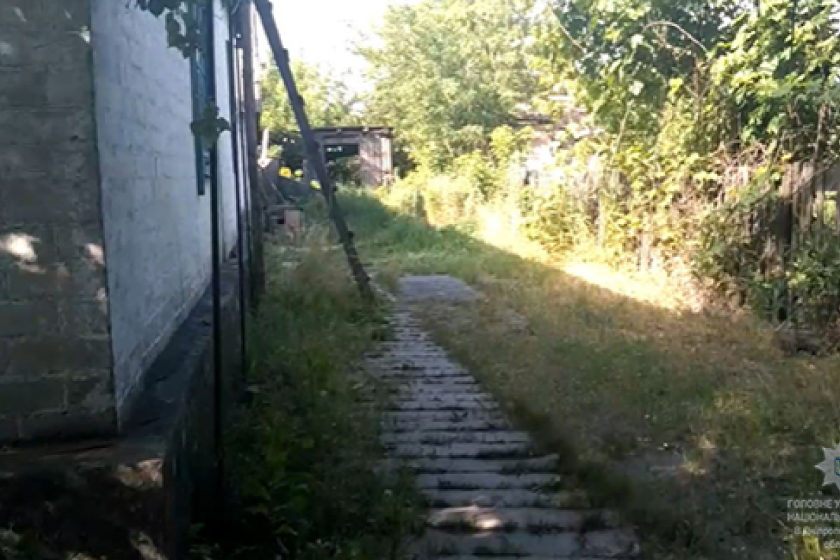 В Днепропетровской области мужчина чуть не убил соседа, пытаясь завладеть его имуществом