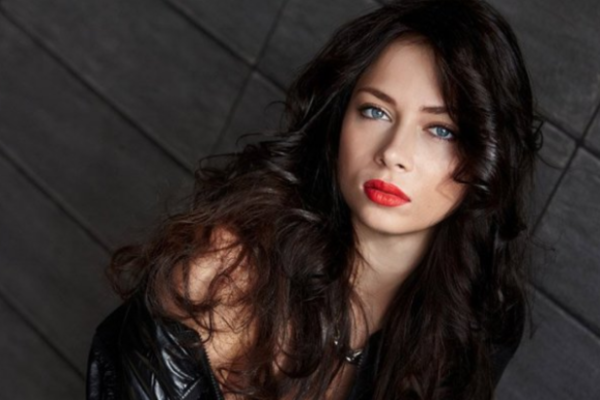 Актриса Настасья Самбурская показала пикантный снимок в нижнем белье Актриса Настасья Самбурская показала пикантный снимок в нижнем белье