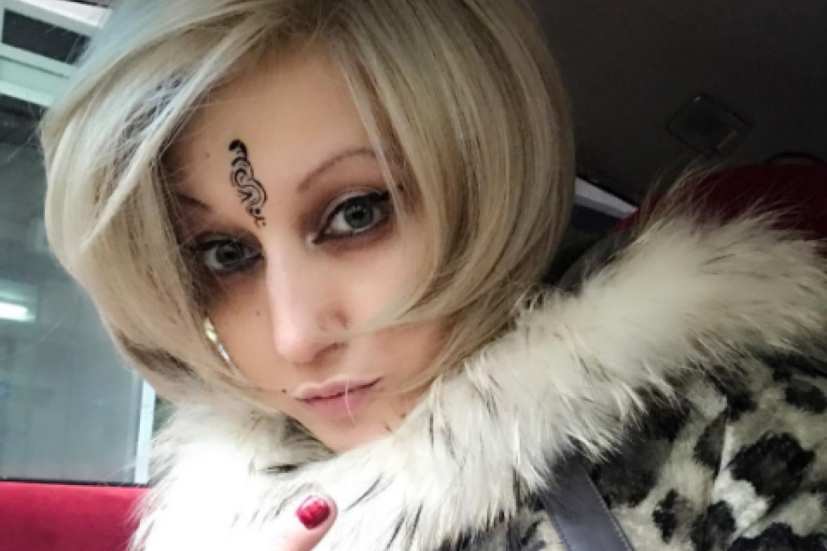 Певица Лама Сафонова рассказала, как за нее переживает мама: "Рак - это не только моя беда"