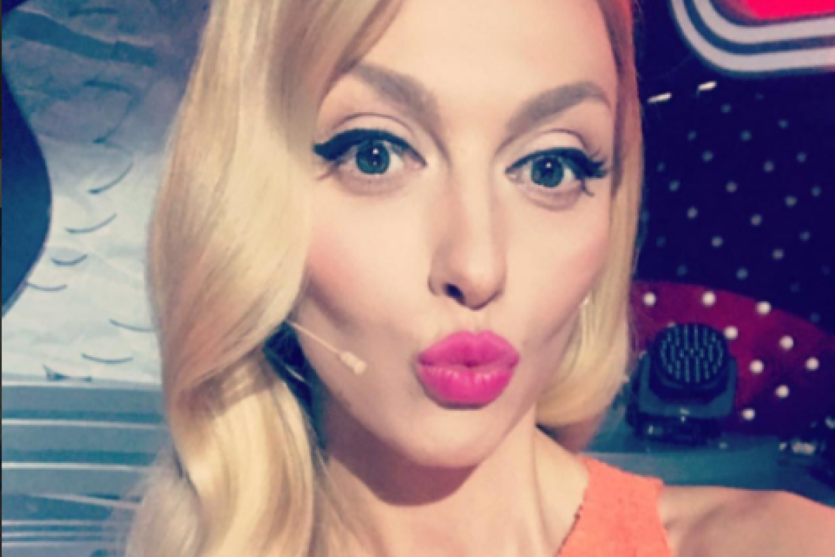 Оля Полякова поразила подписчиков снимком без макияжа