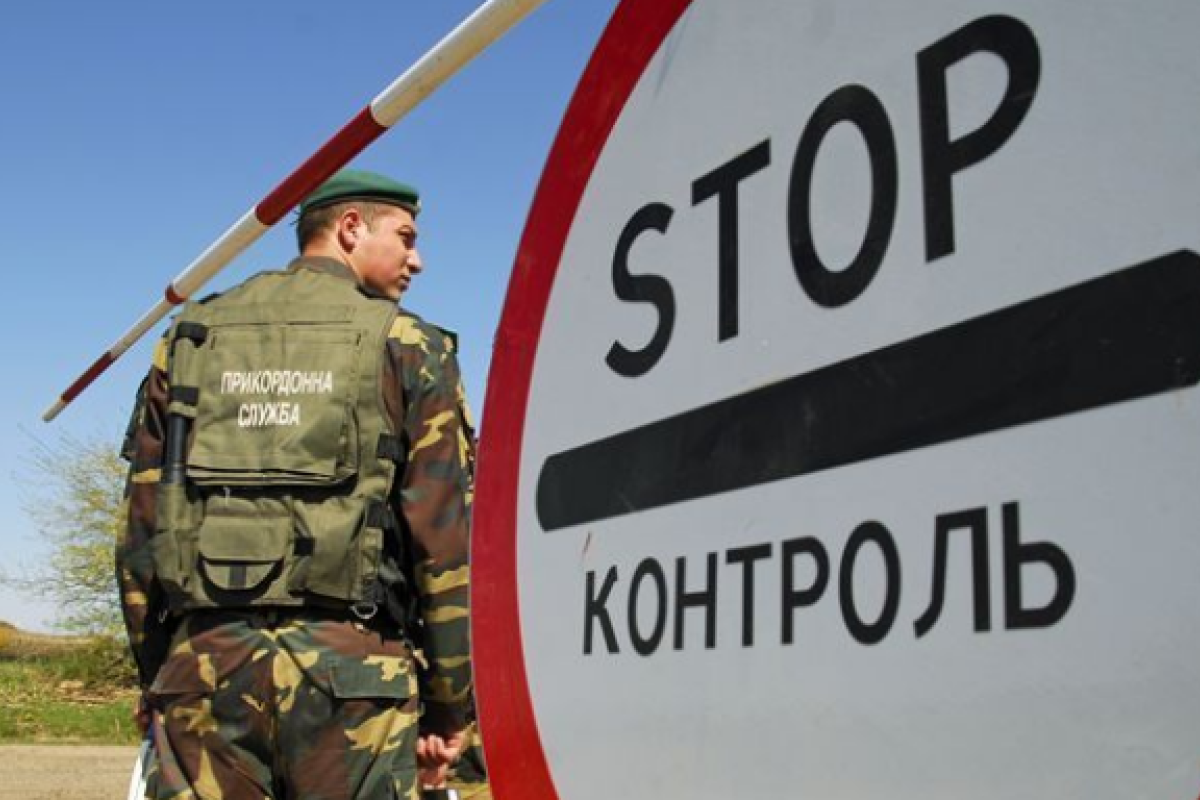 Пограничники запрещают крымчанам вывозить свои вещи, несмотря на решение суда Пограничники запрещают крымчанам вывозить свои вещи, несмотря на решение суда
