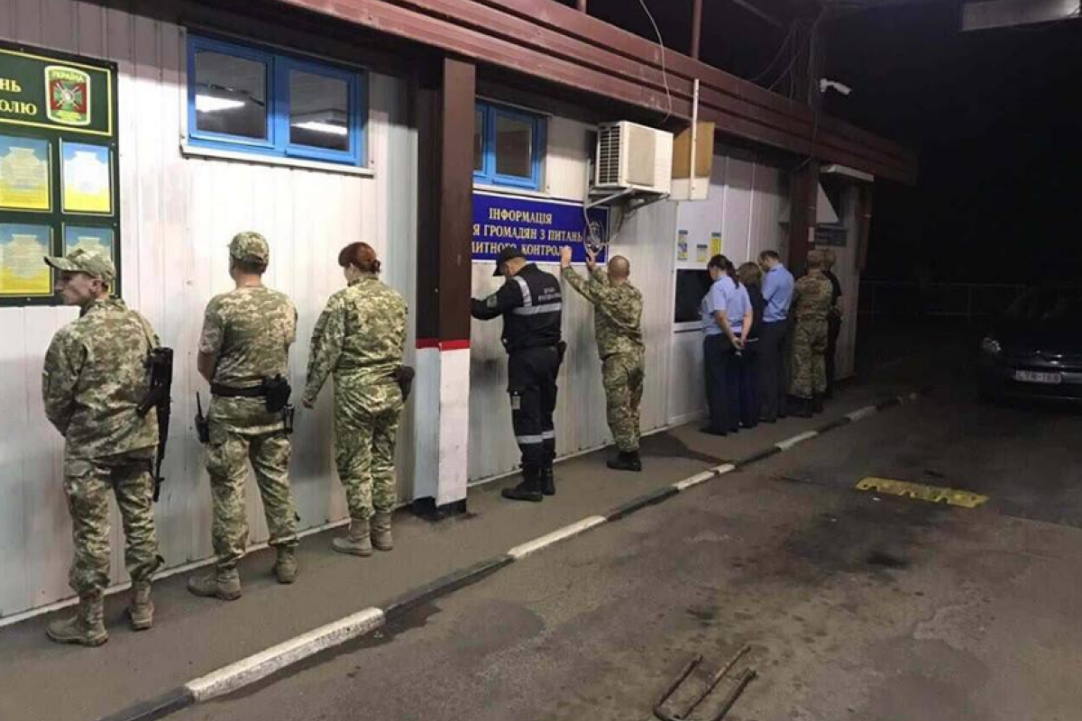 Замначальника ТП «Вилок» Закарпатской таможни прокуратура поймала на "горячем" Замначальника ТП «Вилок» Закарпатской таможни прокуратура поймала на "горячем"