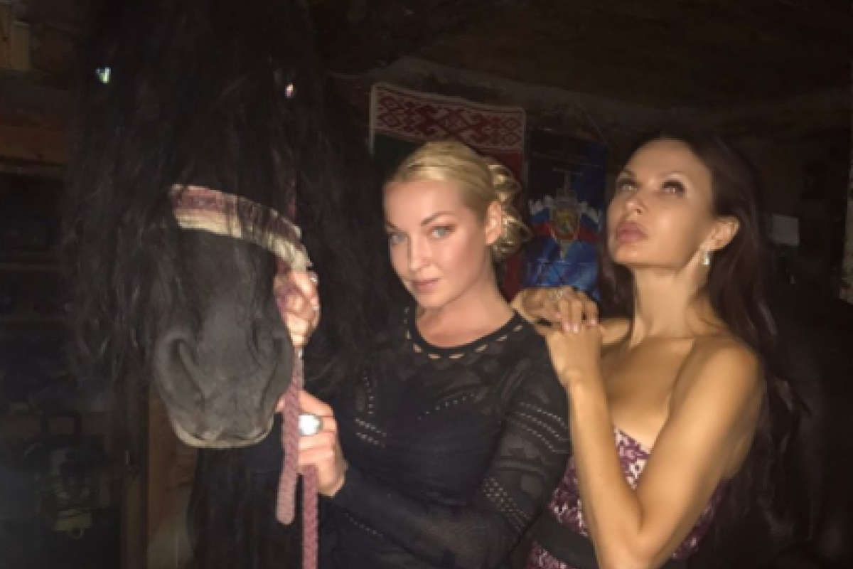 "Мы с лошадью": Эвелина Бледанс пошутила над Волочковой "Мы с лошадью": Эвелина Бледанс пошутила над Волочковой