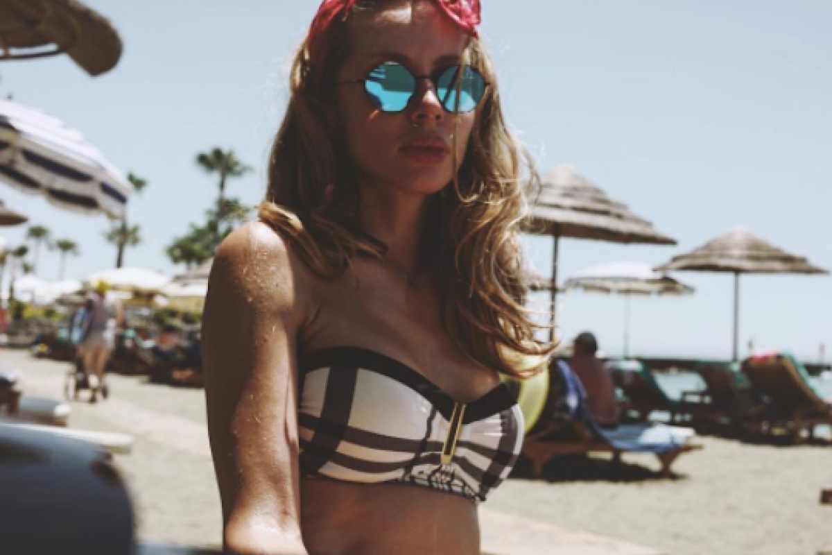 Светлана Лобода похвасталась шикарной фигурой в купальнике Светлана Лобода похвасталась шикарной фигурой в купальнике