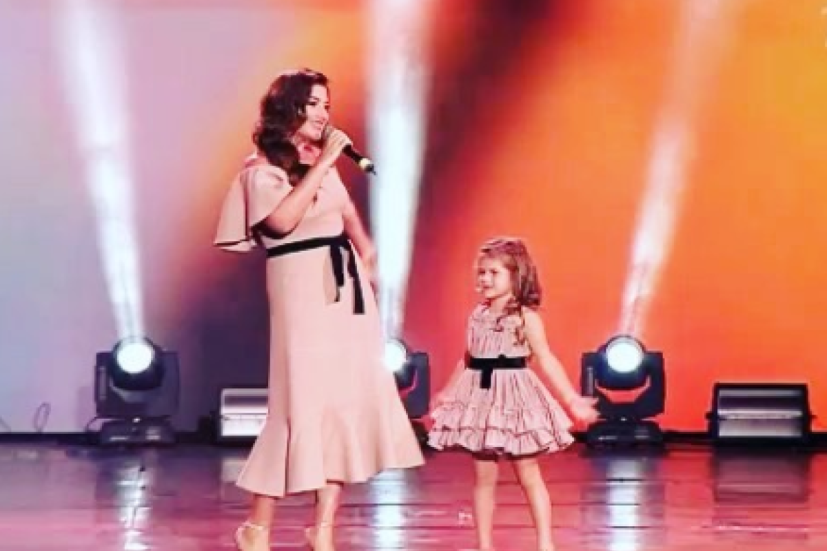 Певица Жасмин очаровала поклонников совместным выступлением с дочкой Певица Жасмин очаровала поклонников совместным выступлением с дочкой