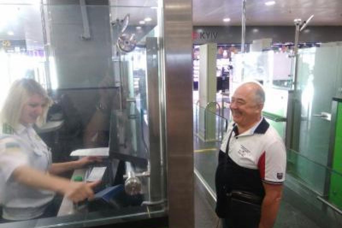 Стало известно, сколько украинцев воспользовались безвизом