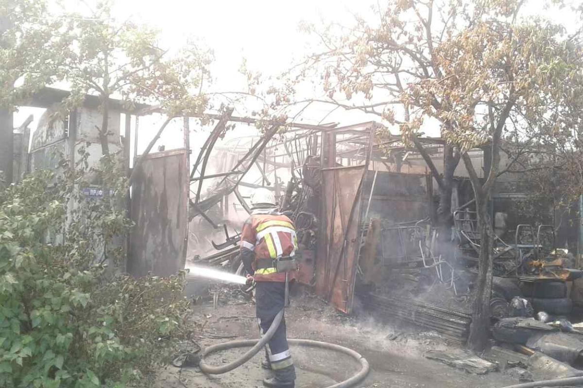 Пожар в Днепровском районе Киева: стали известны подробности Пожар в Днепровском районе Киева: стали известны подробности