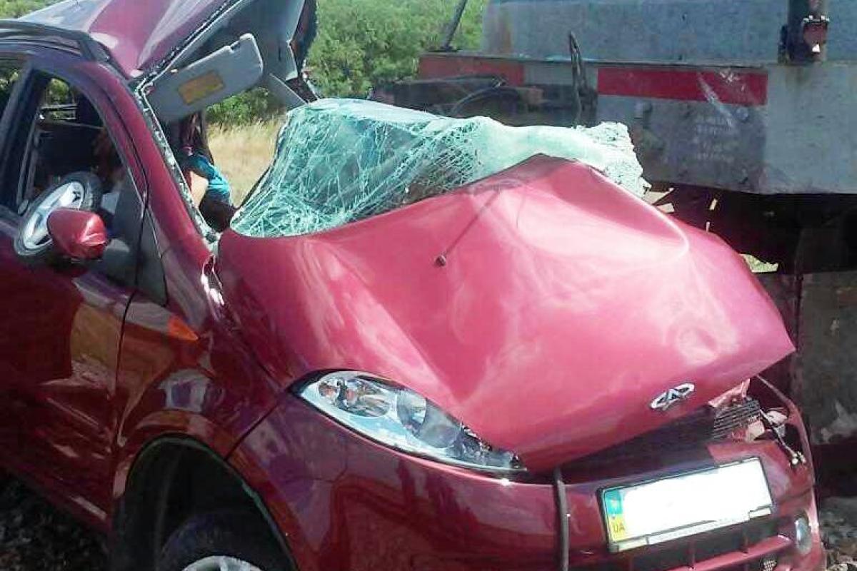 В Запорожской области столкнулись поезд и легковой автомобиль: трое погибших, один из которых ребенок В Запорожской области столкнулись поезд и легковой автомобиль: трое погибших, один из которых ребенок