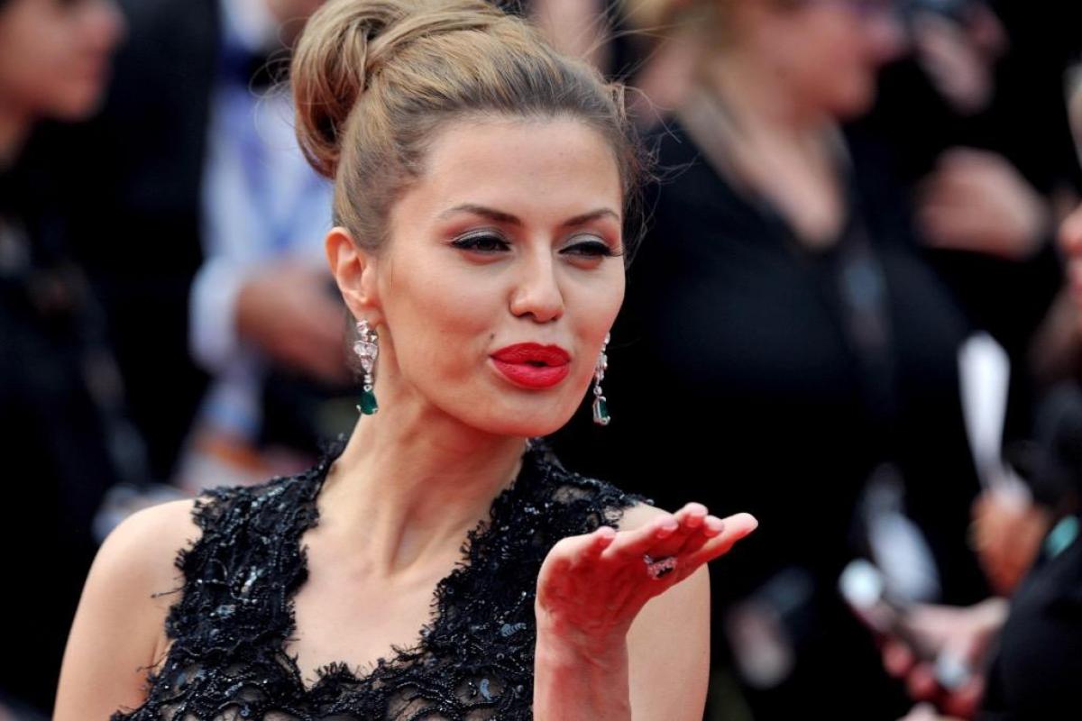 Телеведущая Виктория Боня поразила поклонников шикарным платьем Телеведущая Виктория Боня поразила поклонников шикарным платьем