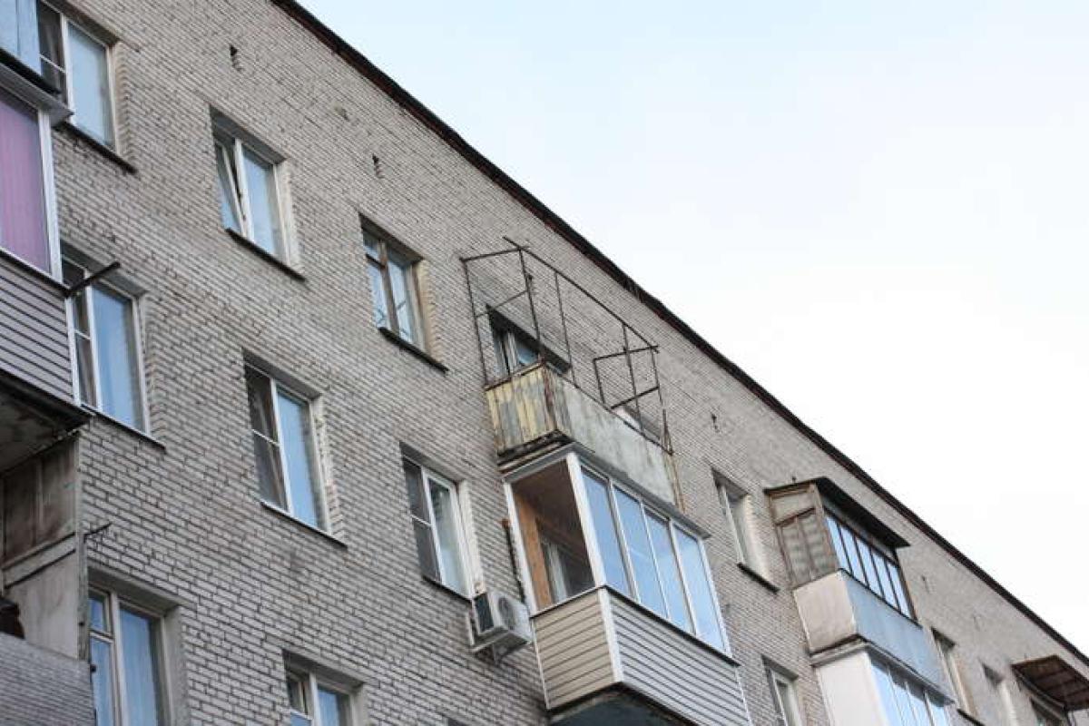 В Харькове мужчина погиб, выпав с пятого этажа