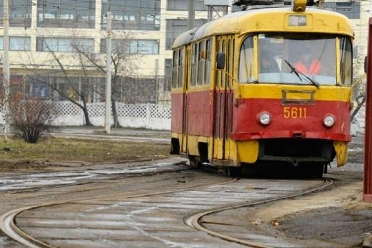 В Харькове мужчина погиб под колесами трамвая из-за наушников