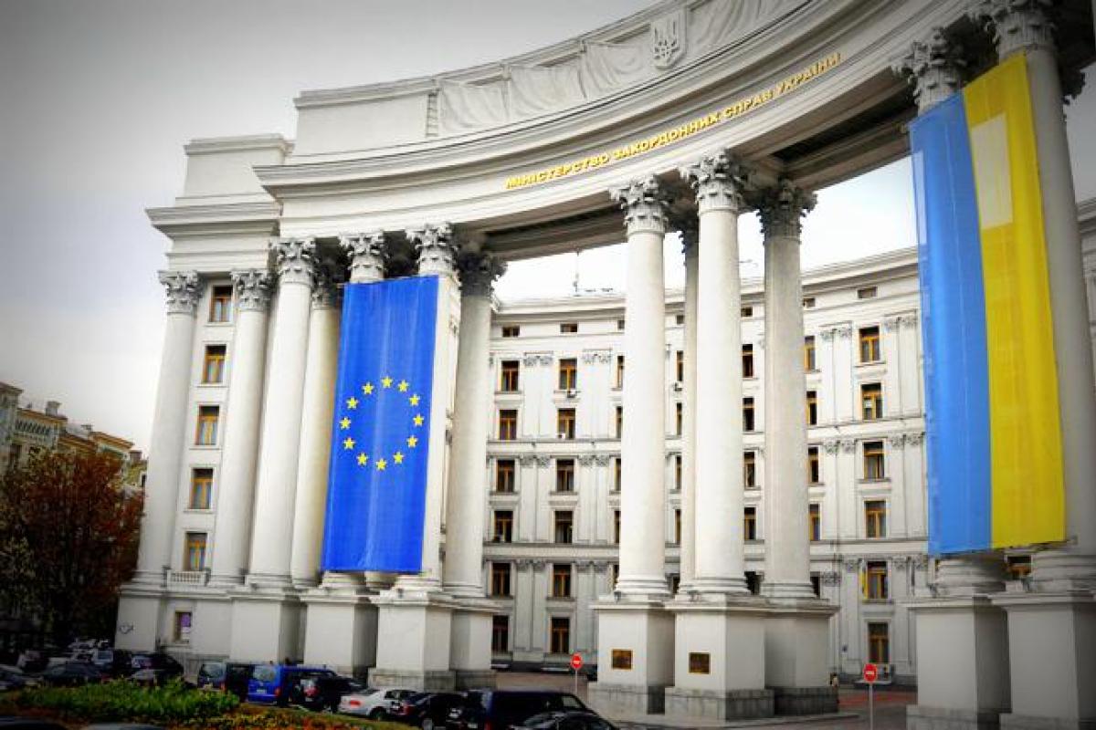 МИД Украины требует пустить консулов к незаконно удерживаемым в РФ украинцам МИД Украины требует пустить консулов к незаконно удерживаемым в РФ украинцам