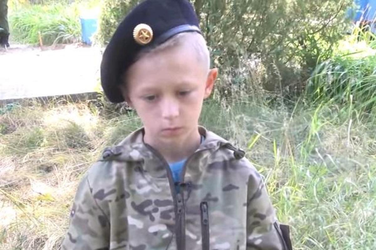 "Счастливое" детство: в "ЛНР" детей учат воевать и ненавидеть Украину "Счастливое" детство: в "ЛНР" детей учат воевать и ненавидеть Украину