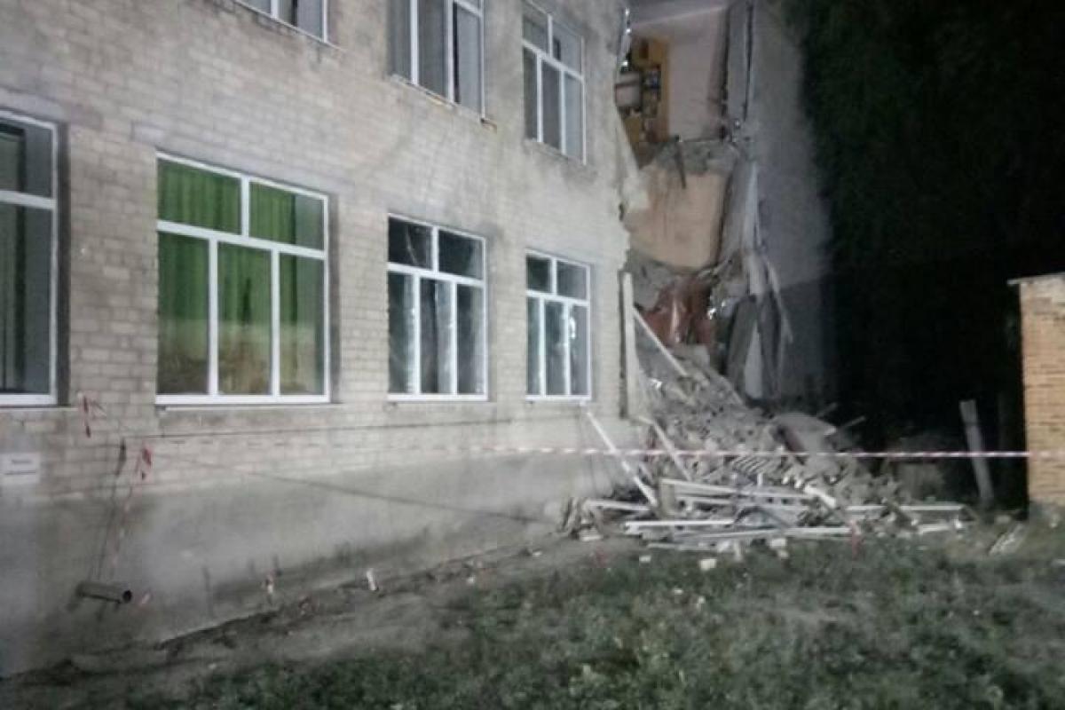 В Новом Буге обрушились три этажа школы, появились шокирующие кадры В Новом Буге обрушились три этажа школы, появились шокирующие кадры