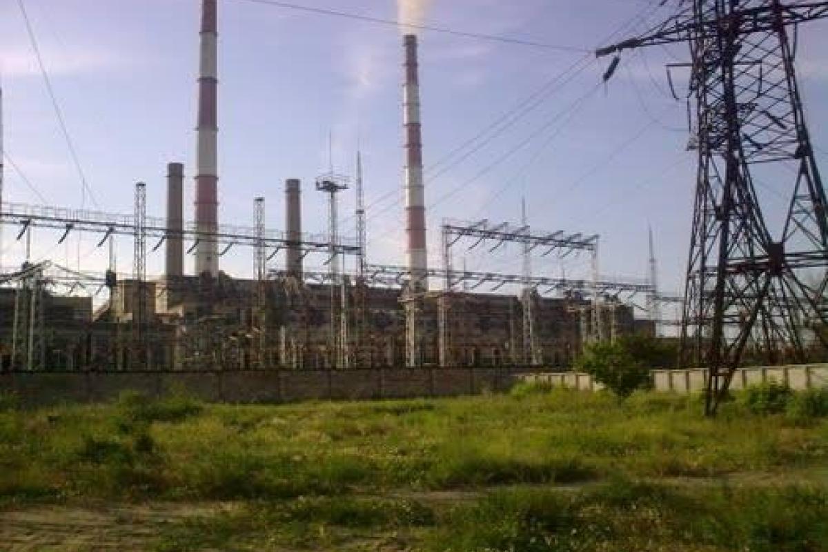 Ремонтные бригады восстанавливают линию электропередач у Луганской ТЭС, которую перебили боевики Ремонтные бригады восстанавливают линию электропередач у Луганской ТЭС, которую перебили боевики