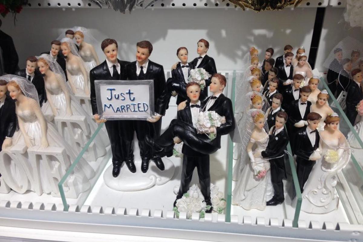 В Германии продают украшения на свадебные торты для однополых пар В Германии продают украшения на свадебные торты для однополых пар