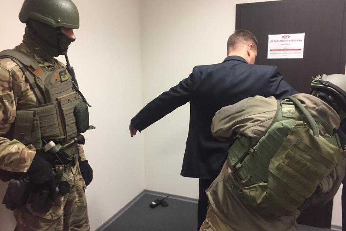 Силовики проводят обыск в офисах столичного ТРЦ "Гулливер" Силовики проводят обыск в офисах столичного ТРЦ "Гулливер"