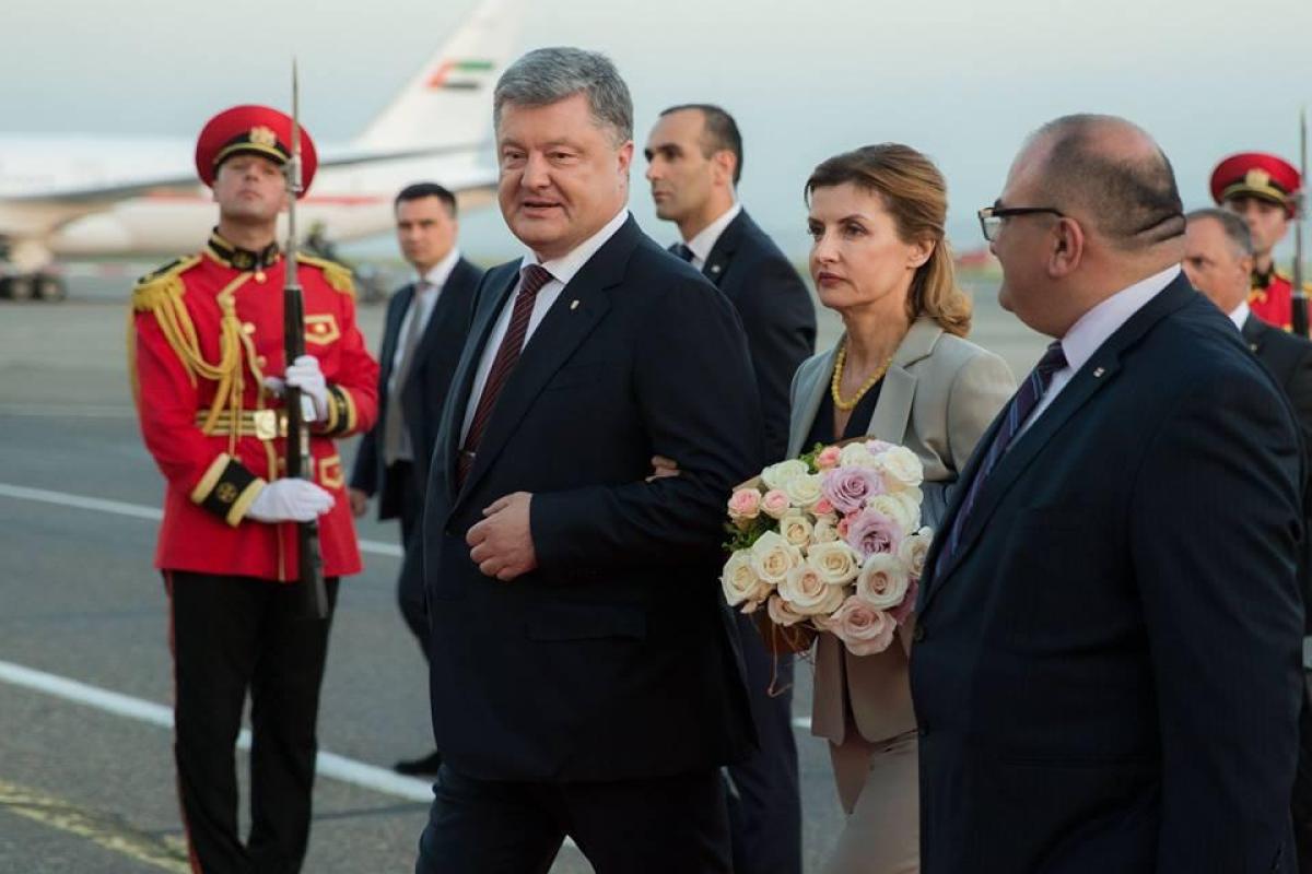 Порошенко начал государственный визит в Грузию Порошенко начал государственный визит в Грузию