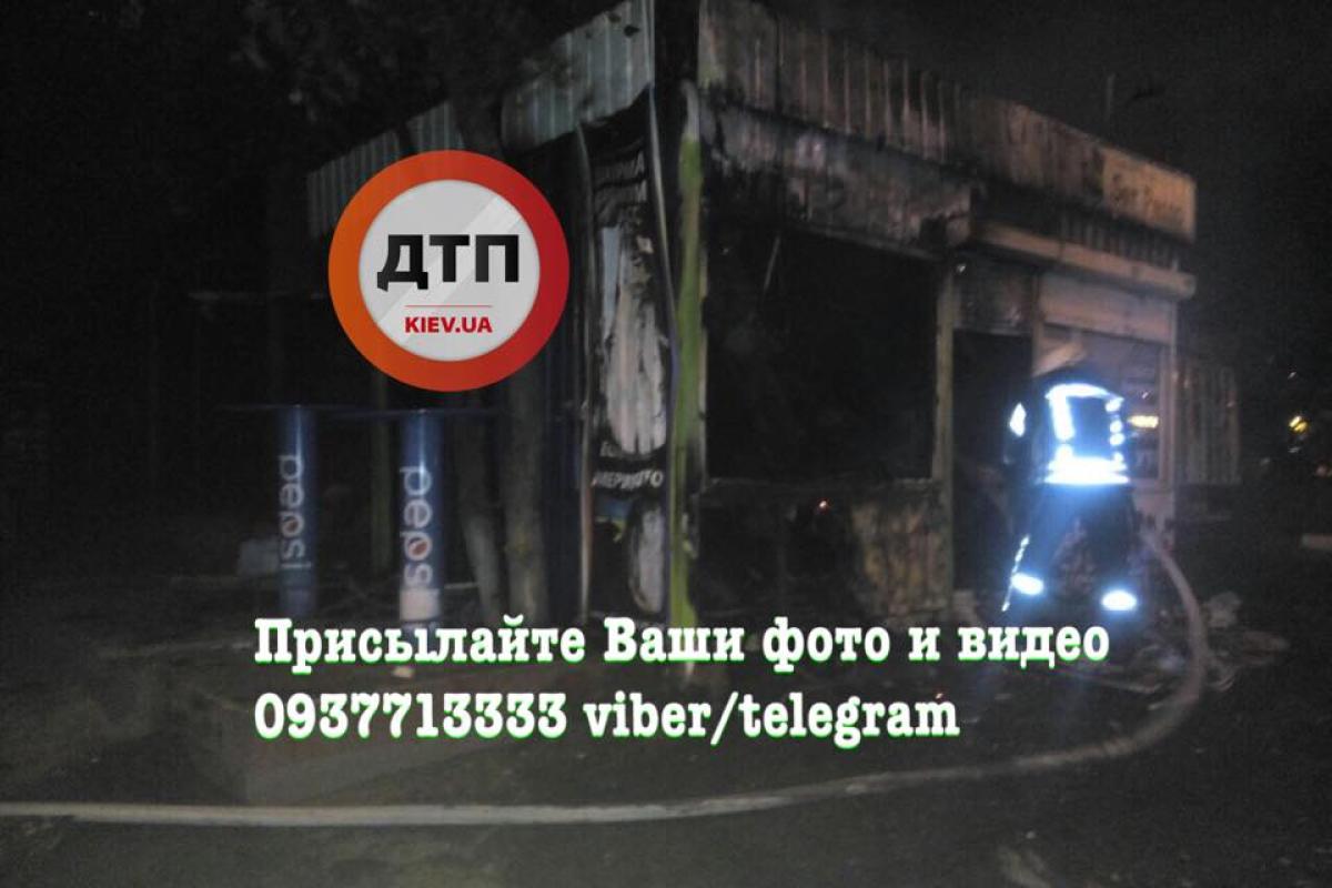 В Киеве сгорел МАФ, обошлось без пострадавших В Киеве сгорел МАФ, обошлось без пострадавших