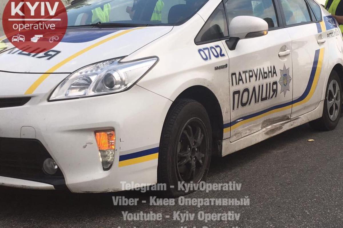 В Киеве произошло тройное ДТП с участием патрульного автомобиля