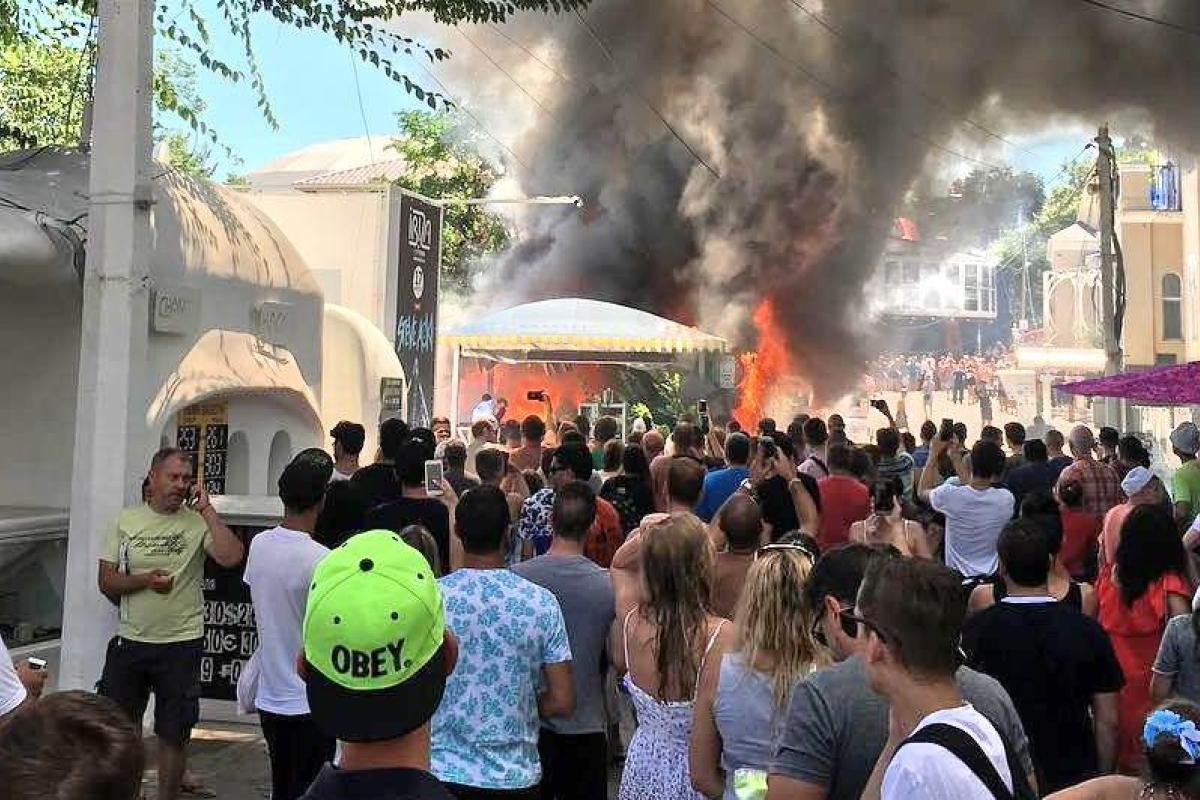 В Одессе произошел третий пожар за неделю в развлекательном заведении: горит пиццерия рядом с "Ибицей" В Одессе произошел третий пожар за неделю в развлекательном заведении: горит пиццерия рядом с "Ибицей"