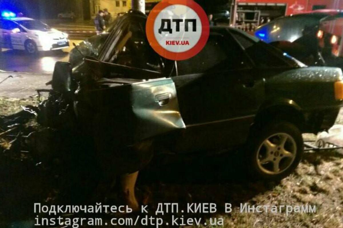 В сети появились фото с места жуткого ДТП в Киеве: пассажиры вылетали из окон