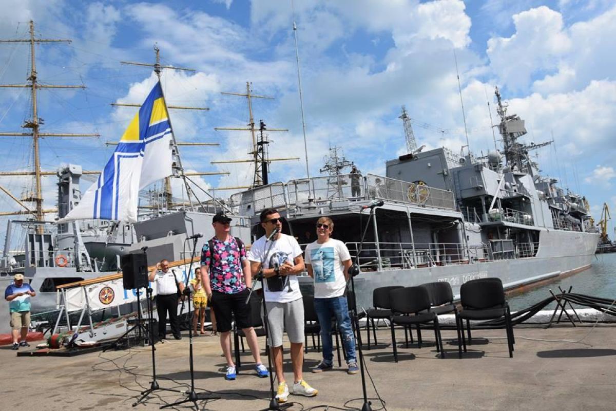 Владимир Зеленский и Евгений Кошевой приехали в гости к украинским военным морякам