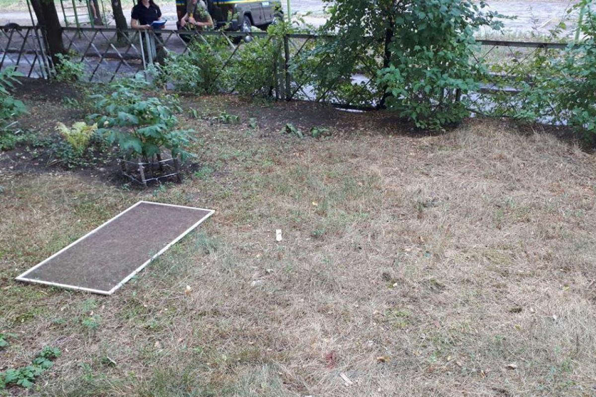 В Северодонецке из окна многоэтажки выпал ребенок