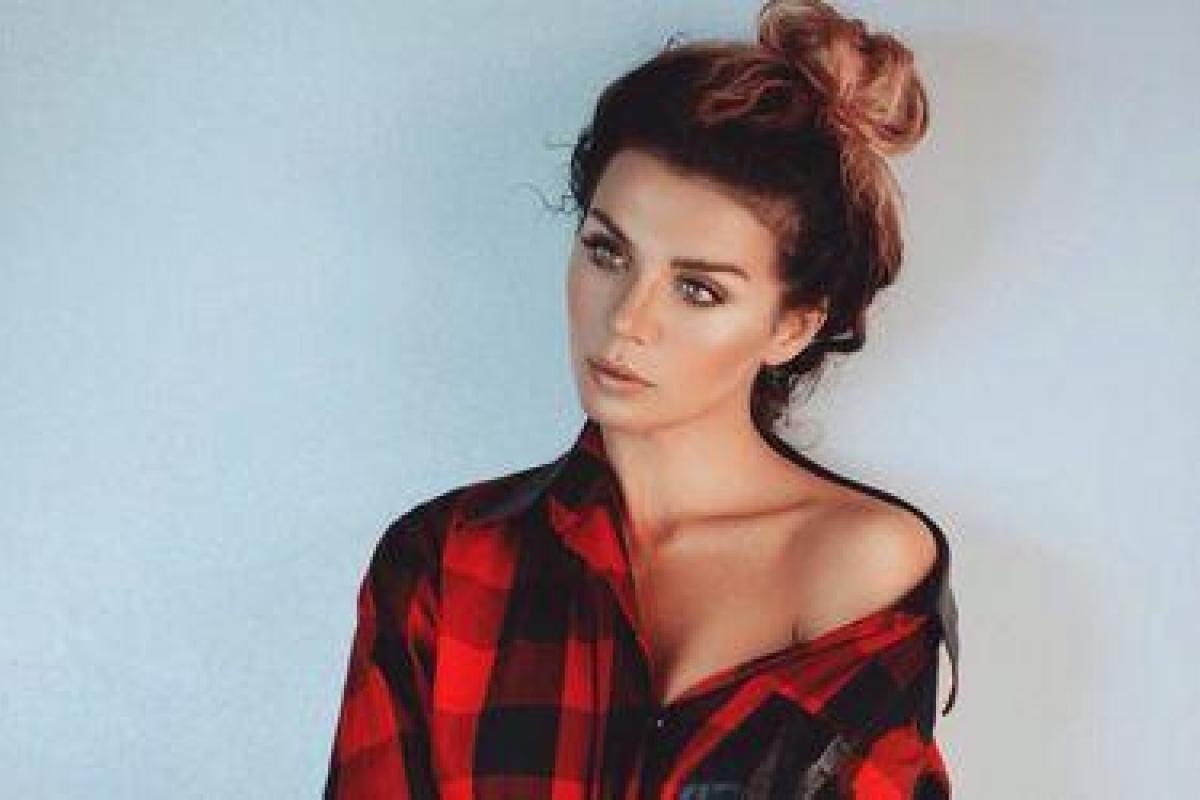 "Я не хочу прятать свою сексуальность": Певица Анна Седокова поразила поклонников полуобнаженным снимком "Я не хочу прятать свою сексуальность": Певица Анна Седокова поразила поклонников полуобнаженным снимком