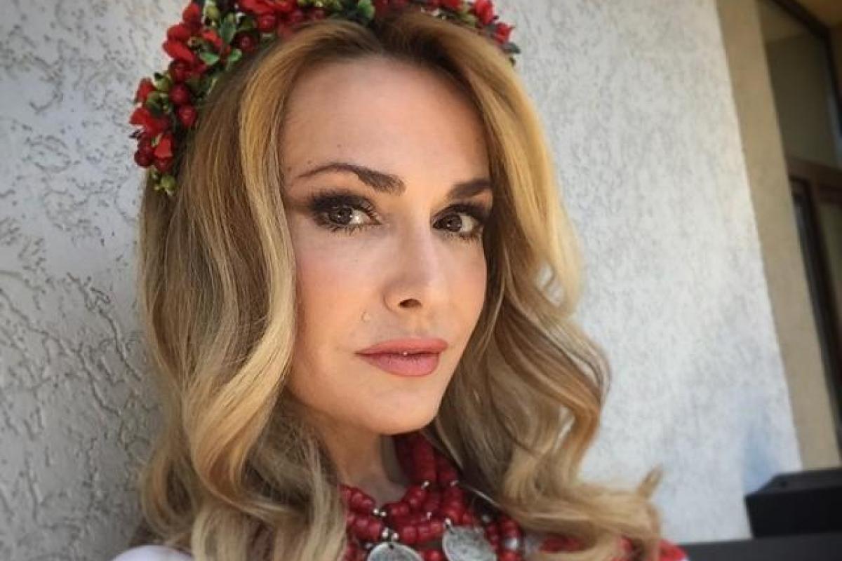 Актриса Ольга Сумская покорила поклонников шикарным платьем Актриса Ольга Сумская покорила поклонников шикарным платьем