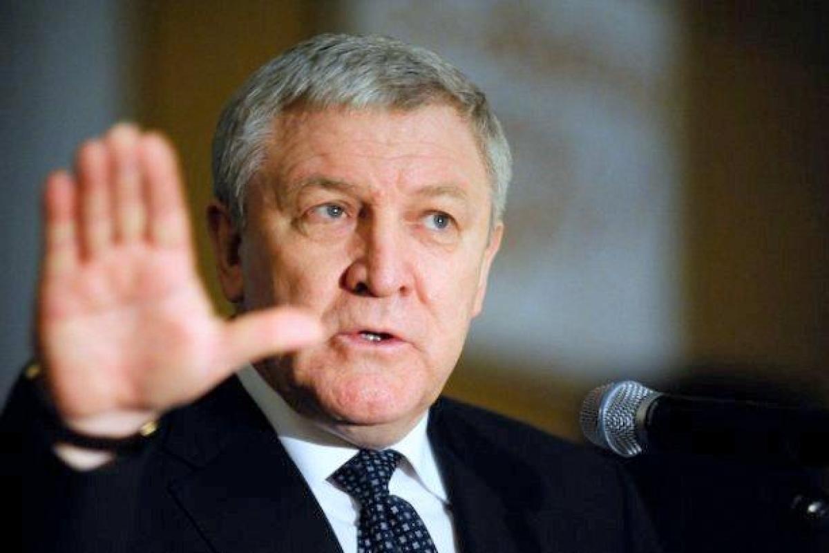Экс-главу Минобороны времен Януковича подозревают в нанесении ущерба размером более 40 млн гривен