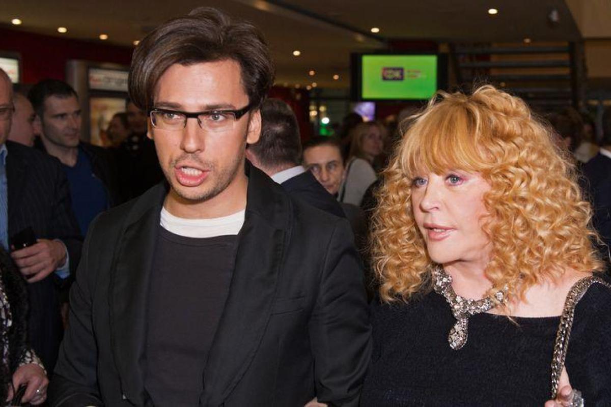 В Сеть попало откровенное видео: Пугачева делает массаж Галкину В Сеть попало откровенное видео: Пугачева делает массаж Галкину